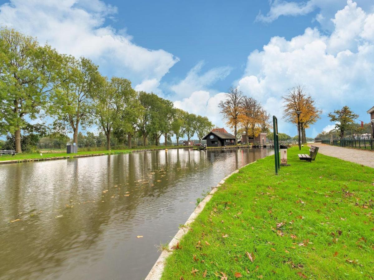 Cozy Holiday Home By The Canal In دفينخيلو المظهر الخارجي الصورة